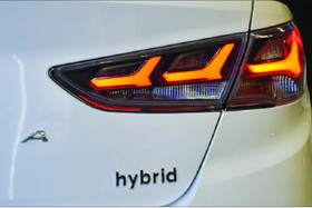 چرا ترمز خودروهای هیبرید دیرتر از مدل‌های بنزینی عمل می‌کند؟