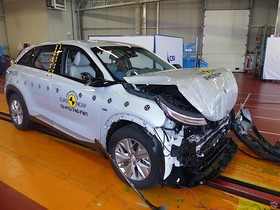 نکسو، ایمن‌ترین خودرو هیدروژنی