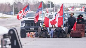 تعطیلی خودروسازان کانادایی در پی اعتراضات کرونایی