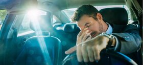چه عواملی سبب خواب‌آلودگی هنگام رانندگی می‌شود؟