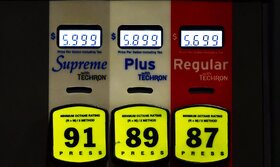 روند نزولی قیمت بنزین در آمریکا آغاز شد