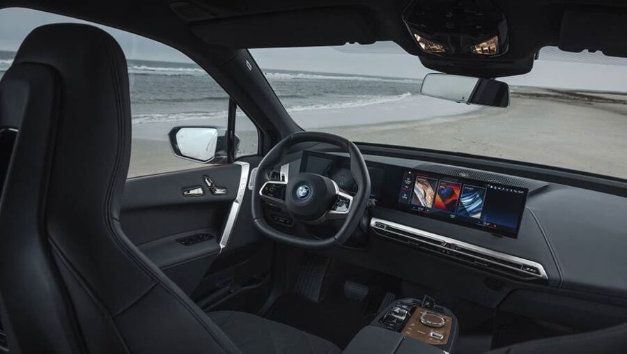 بررسی بامو iX xDrive50 مدل 2022 در کانادا