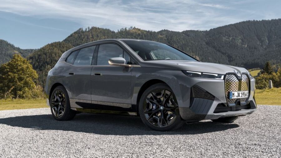 بررسی بامو iX xDrive50 مدل 2022 در کانادا