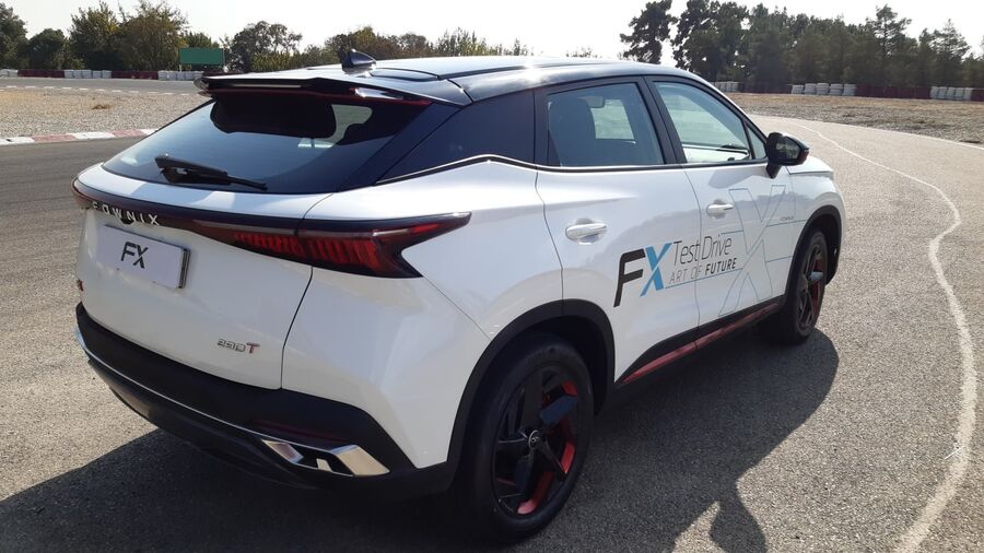 فونیکس FX؛ تجربهای متمایز از طراحی و شتاب