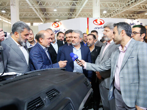 بازدید وزیر صمت از غرفه سایپا در هفدهمین نمایشگاه قطعات، لوازم و مجموعه‌های خودرو تهران