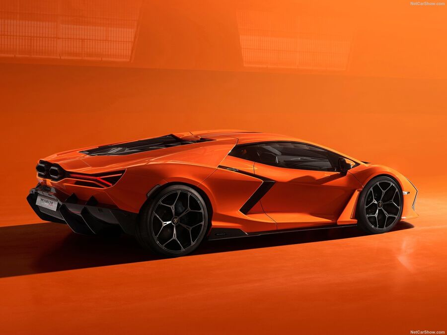 لامبورگینی جانشین لایق آونتادور را معرفی کرد