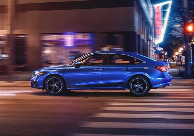 با هوندا سیویک جسورانه برانید