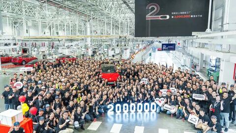 جشن تولید ۲ میلیون دستگاه خودرو تسلا در کارخانه گیگا شانگهای