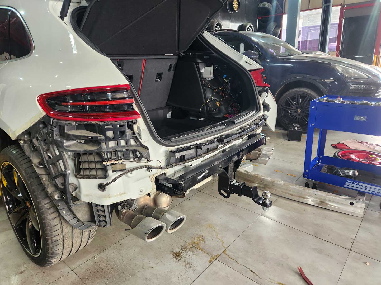 آشنایی با خودرو پورشه ماکان | تست و بررسی پورشه ماکان