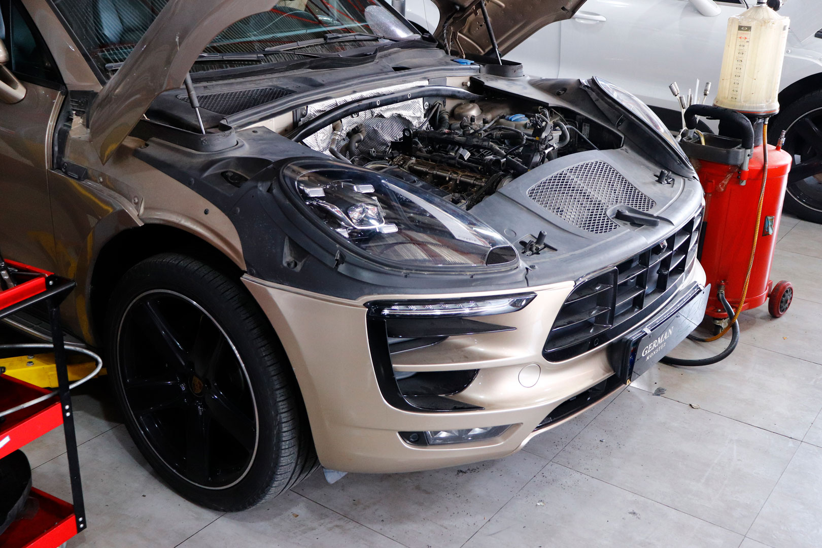 آشنایی با خودرو پورشه ماکان | تست و بررسی پورشه ماکان