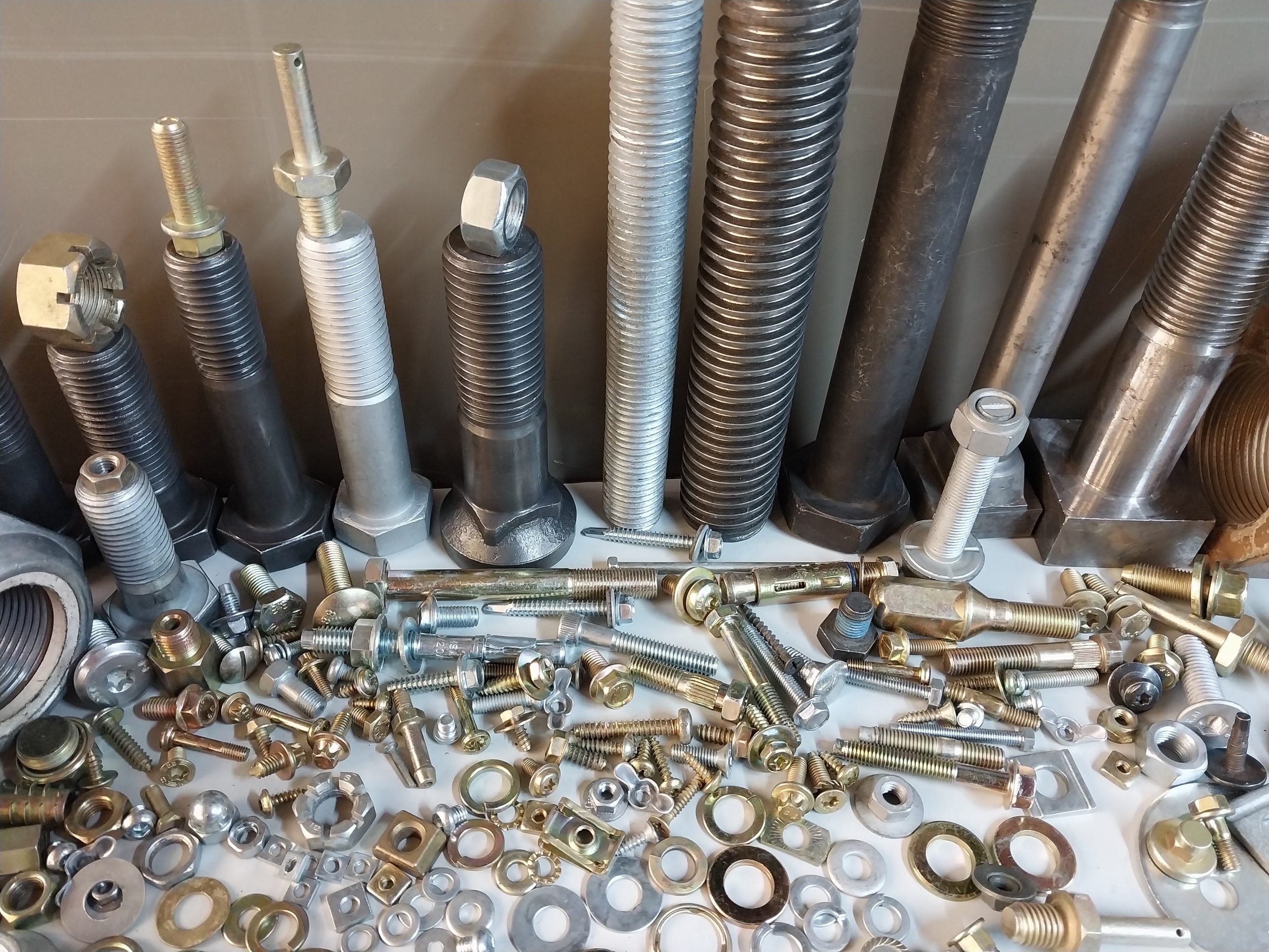 پیچ و مهره استیل؛ اتصالدهندههای ضدزنگ برای صنایع سنگین