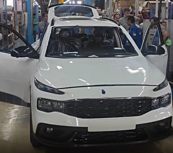 محصول جدید ایران خودرو روی خط تولید
