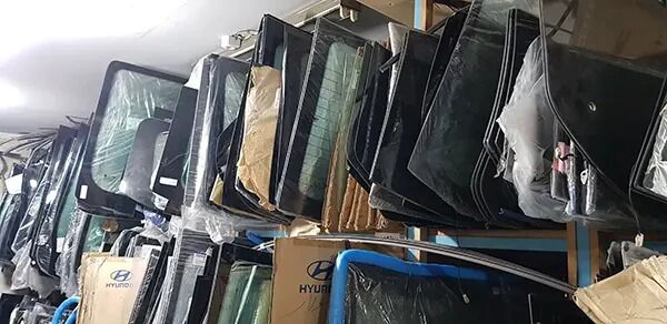 جنس شیشه اتومبیل