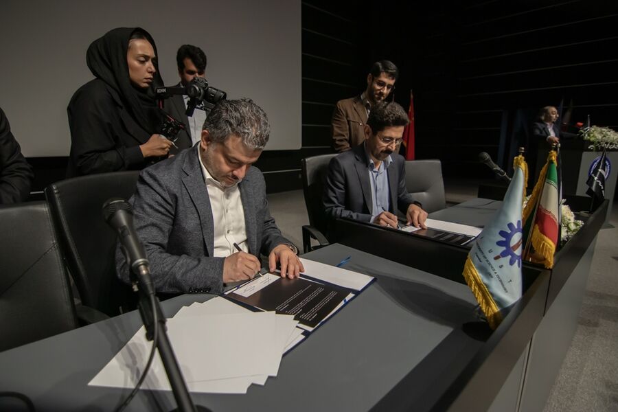 کرمان موتور و دانشگاه علم وصنعت تفاهم نامه همکاری علمی و فناوری امضا کردند