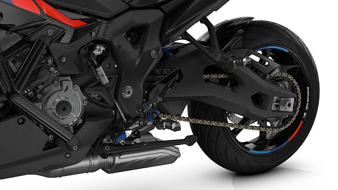 با M1000 XR به مصاف جادهها و خیابانها بروید