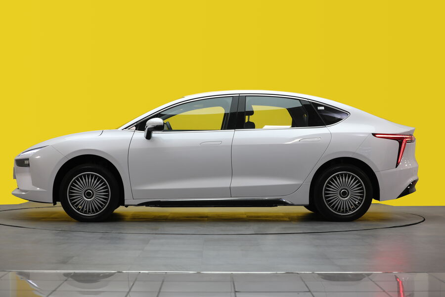 نمایش محصولات برقی ایران خودرو در پنجمین رویداد صنعت دانش بنیان