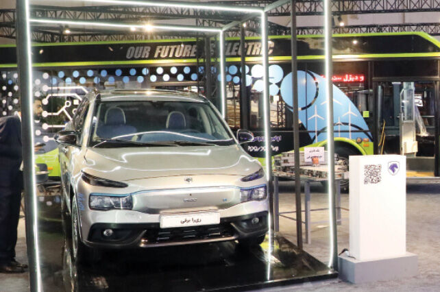 نمایش محصولات برقی ایران خودرو در پنجمین رویداد صنعت دانش بنیان