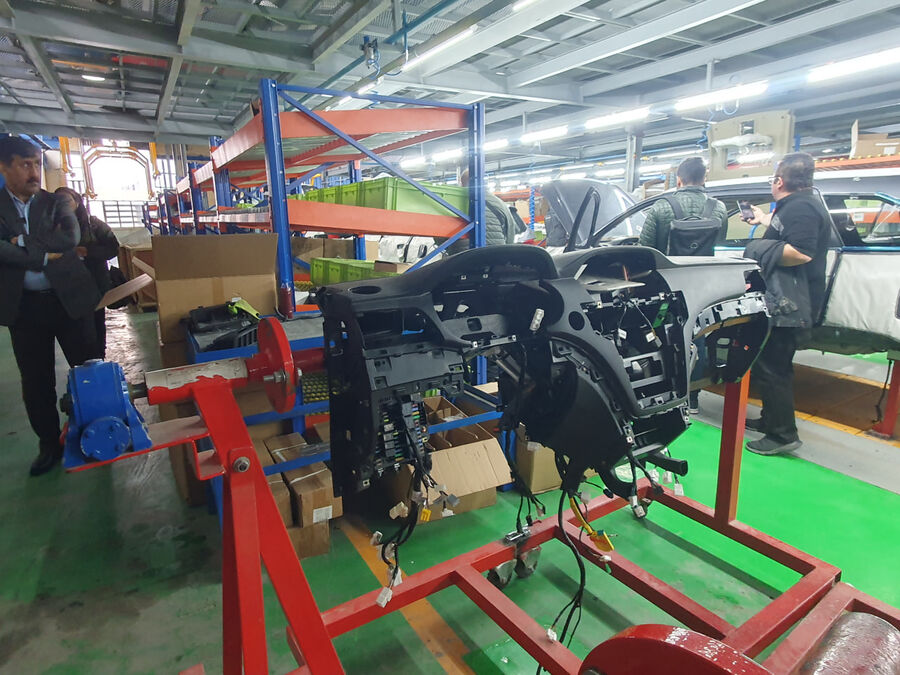 ١٢ خودرو در هرشیفت کاری با دقت تولید می شود