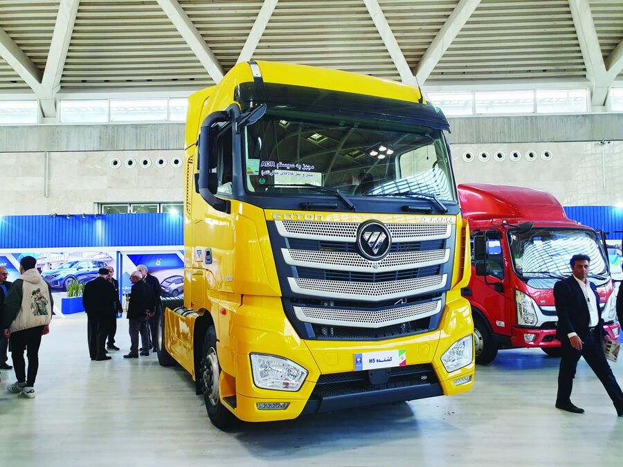 صفآرایی خودروهای کاروتجاری در پنجمین اتو اکسپو تهران