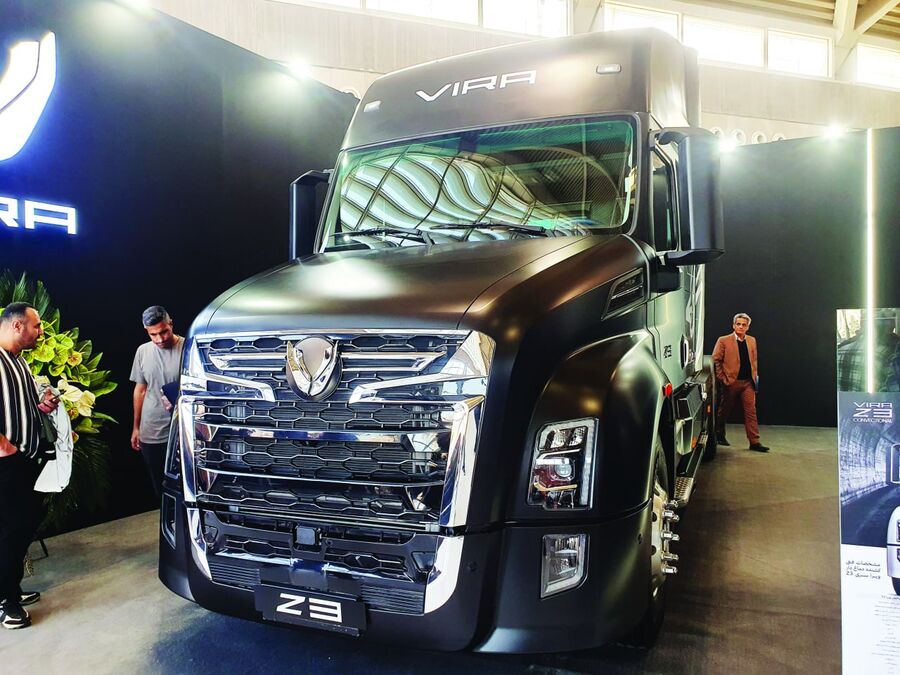 صفآرایی خودروهای کاروتجاری در پنجمین اتو اکسپو تهران