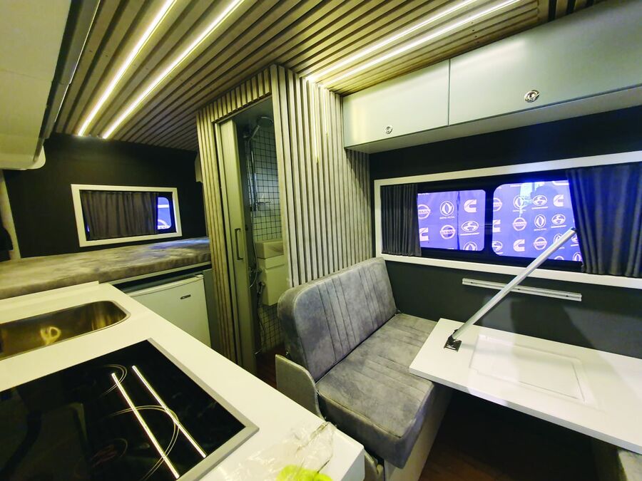 صفآرایی خودروهای کاروتجاری در پنجمین اتو اکسپو تهران