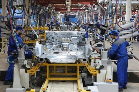 آخرین روز هفته گذشته قیمت خودرو همچنان کاهشی بود خط تولید ری را