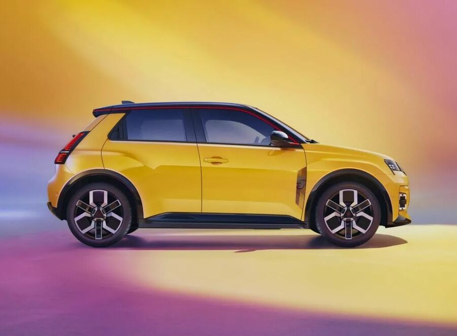 به رنو ۵ ای- تک با قلب تمامالکتریکی سلام کنید