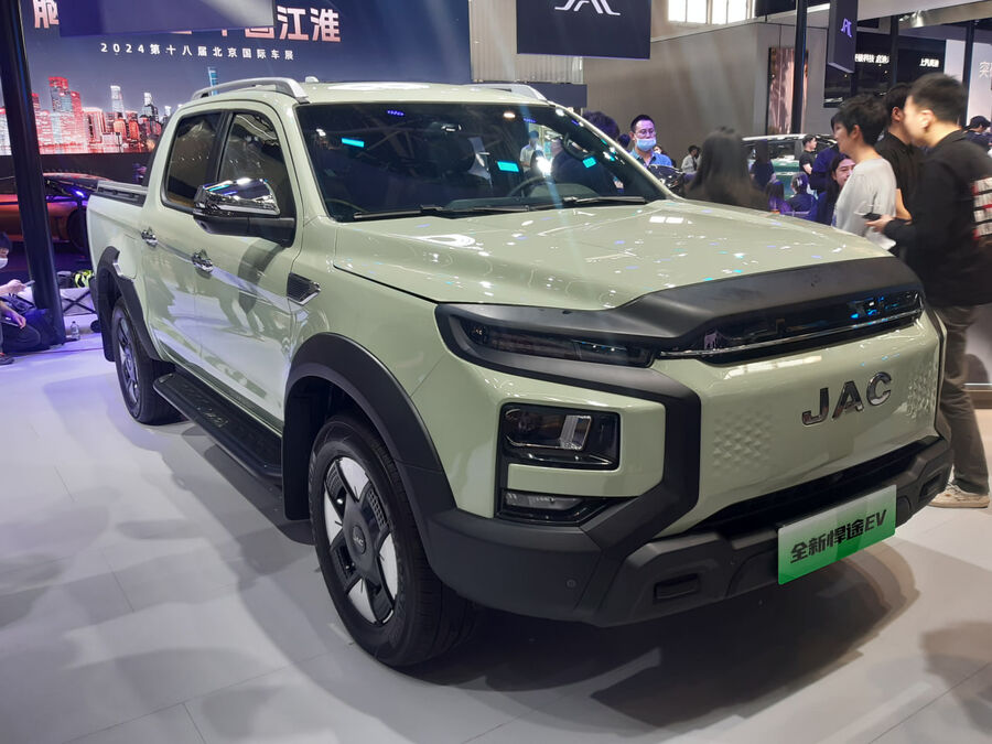 همآوردی JAC با خودروسازان بزرگ جهان در اتو اکسپو پکن ۲۰۲۴