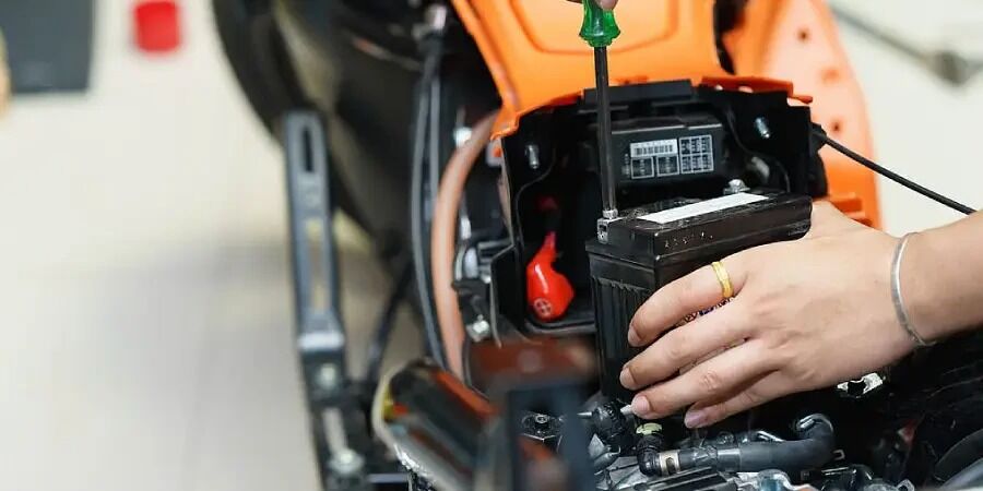 همه چیز درباره جایگزینهای باتری موتور سیکلت مزایا، معایب و نکات مهم هنگام خرید