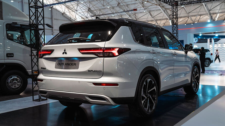 جشنواره رونماییهای «گروه آرین» در نمایشگاه خودرو شیراز