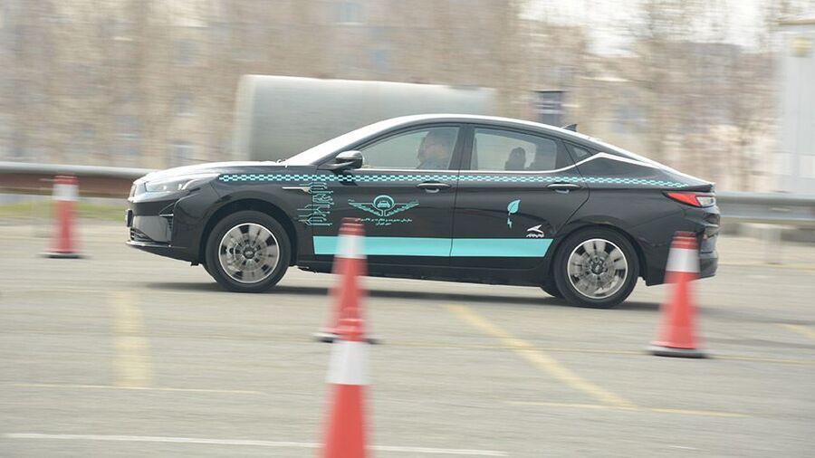 شورای شهر تهران میگوید تاکسی برقی خودرو لوکس نیست