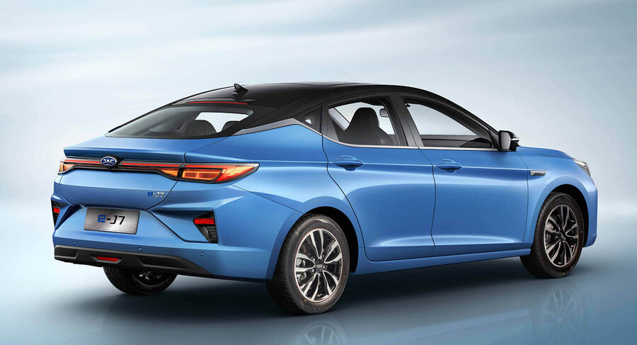 ۷ مزیت KMC EJ۷ نسبت به دیگر محصولات برقی عرضهشده