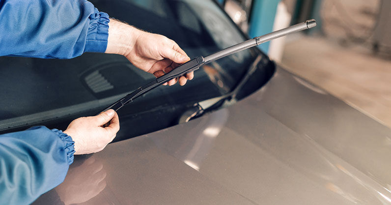 رانندگی ایمن در هر شرایط آب و هوایی با لنت ترمز و تیغه برف پاک کن باکیفیت