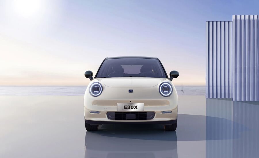 KMC E30X؛ برقیِ همهفن حریف