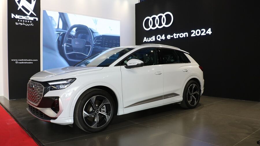 رونمایی نادین خودرو از کراس اوور برقی آئودی Q4 E-tron در نمایشگاه مشهد