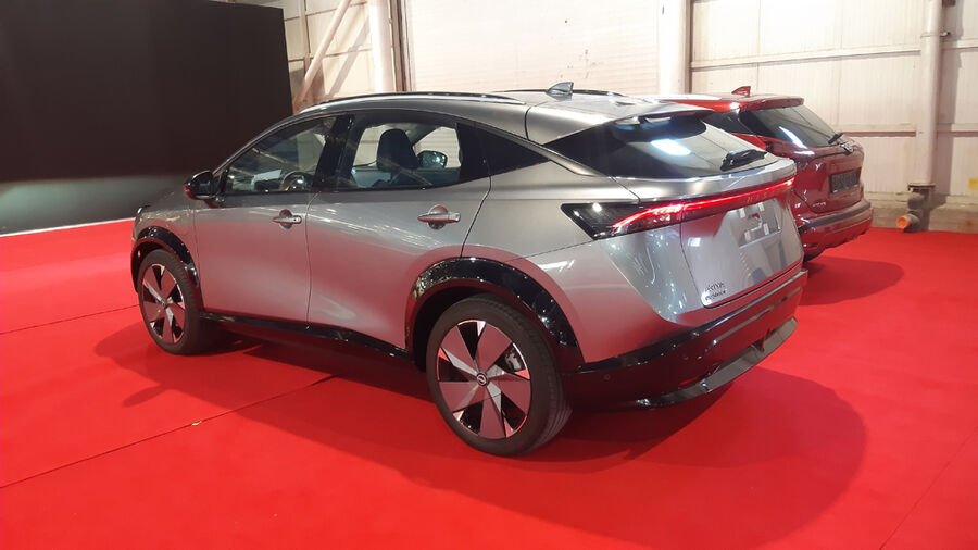 رونمایی نامیخودرو از محصولات نیسان و تویوتا در نمایشگاه مشهد