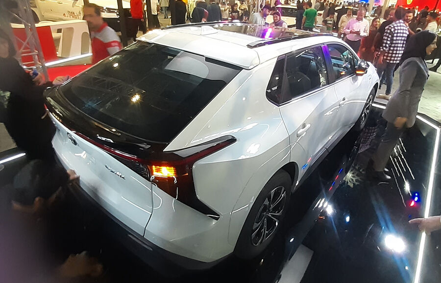 رونمایی نامیخودرو از محصولات نیسان و تویوتا در نمایشگاه مشهد