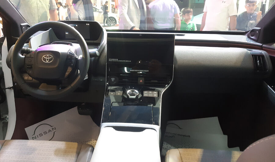 رونمایی نامیخودرو از محصولات نیسان و تویوتا در نمایشگاه مشهد