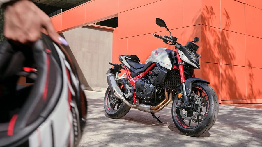 هورنت؛ لباس اسپرتی برای «سیبی ۷۵۰»