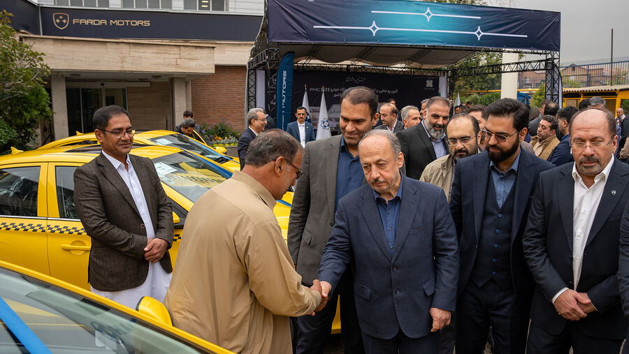 آیین رونمایی و تحویل اولین سری از تاکسیهای FMC 511 برگزار شد