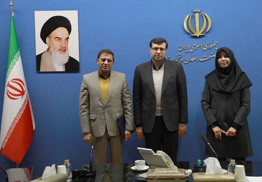 دکتر فاطمه زارعان، مشاور وزیر و رئیس مرکز ارتباطات و اطلاع رسانی وزارت صمت شد