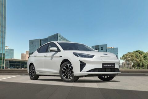 عرضه تیپ جدید خودرو برقی کرمان موتور +EJ7