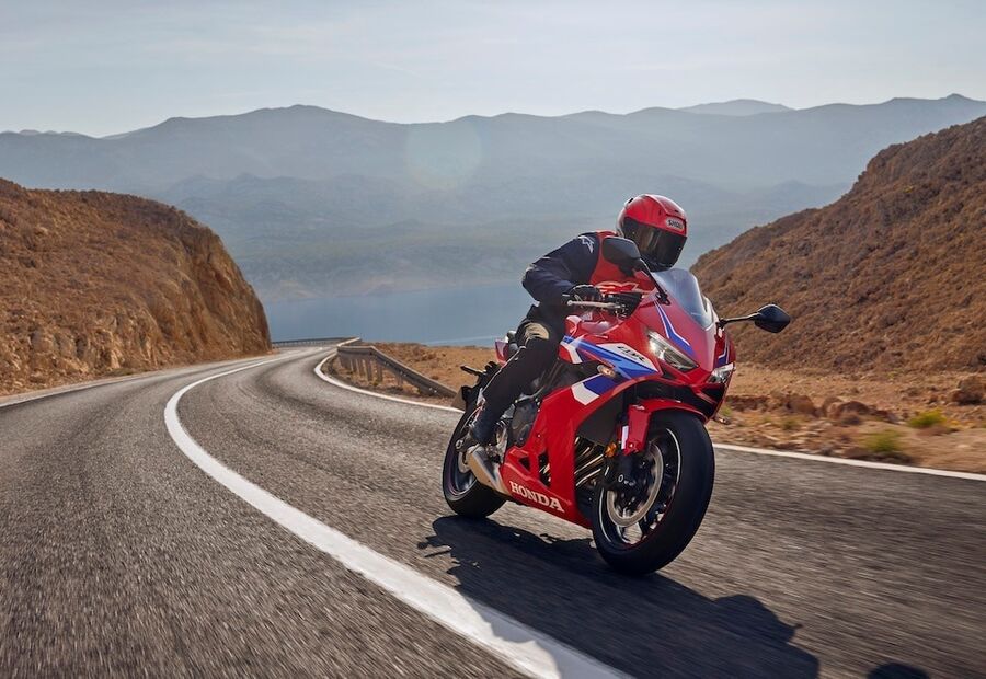 چرا «CBR۶۵۰R E کلاچ» بهترین است؟