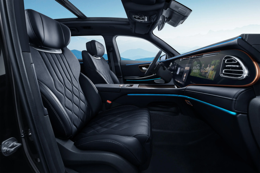 ترکیب فضای جادار و توان حرکتی بالا، اکستریم VX را به گزینهای ممتاز برای سفرهای خانوادگی در فصل بهار تبدیل کرده است