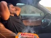 رانندگی برای جذب فالوور؛ از آشپزی تا بدلکاری پشت فرمان! منبع سایت دنیای خودرو