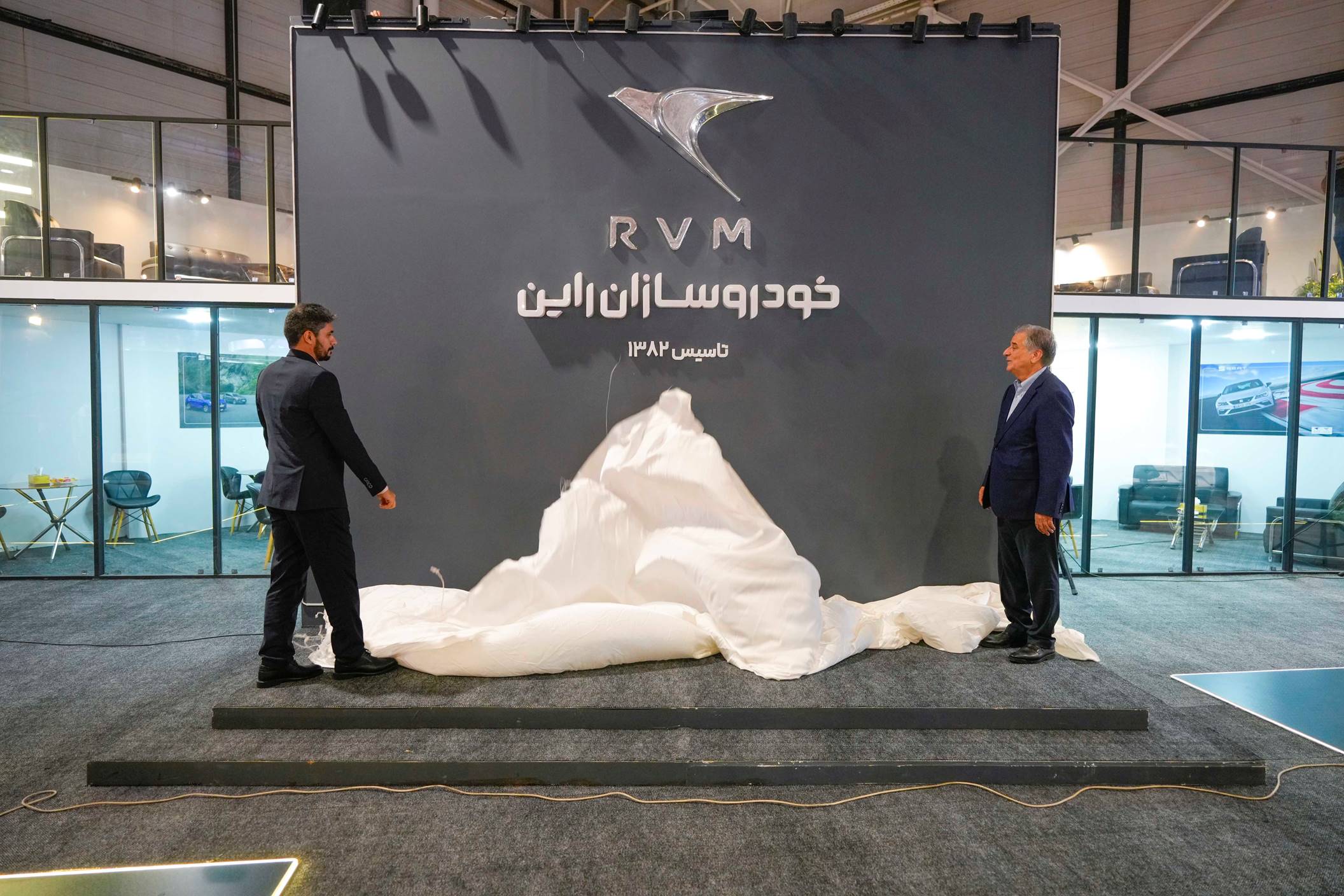 لوگوی جدید شرکت خودروسازان راین در مشهد رونمایی شد