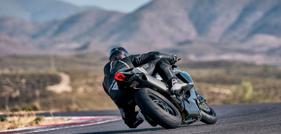 چرا «ام وی آگوستا» در لیست بهترین موتورسیکلتهای سال قرار دارد؟