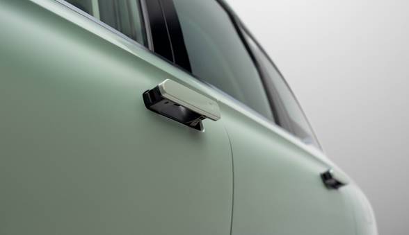 اوج شکوه و نوآوری در یک شاسی بلند؛ اف 9 تمامچرخ محرک، پرچمدار برند فونیکس