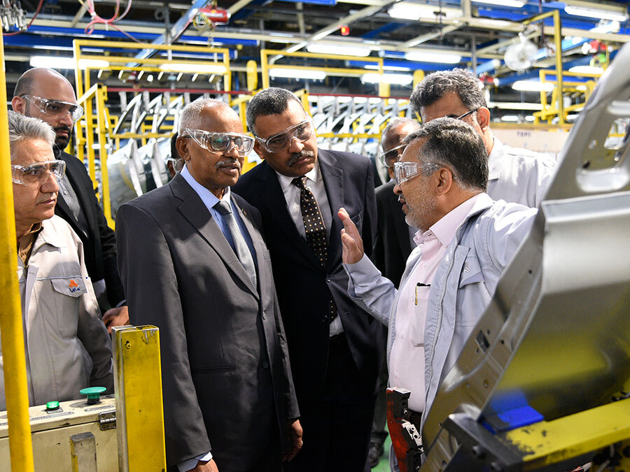بازدید سفیر سودان از خط تولید خودرو شاهین بازدید سفیر سودان از خط تولید خودرو شاهین