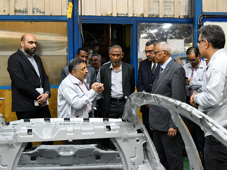 بازدید سفیر سودان از خط تولید خودرو شاهین بازدید سفیر سودان از خط تولید خودرو شاهین